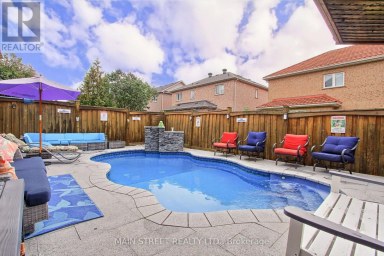 196 WAINSCOT AVENUE Newmarket (Woodland Hill) Ontario photo 1