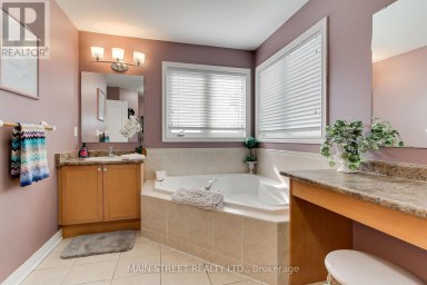 196 WAINSCOT AVENUE Newmarket (Woodland Hill) Ontario photo 22