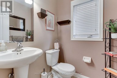 196 WAINSCOT AVENUE Newmarket (Woodland Hill) Ontario photo 44