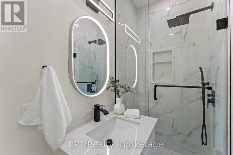 204 FRANKLIN AVENUE, Toronto (Dovercourt-Wallace Emerson-Junction), Ontario, M6P3Z3