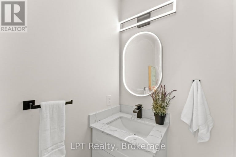 204 FRANKLIN AVENUE, Toronto (Dovercourt-Wallace Emerson-Junction), Ontario, M6P3Z3