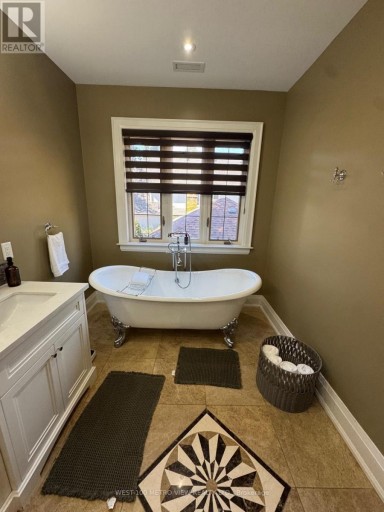 3495 JOAN DRIVE, Mississauga (City Centre), Ontario, L5B1T7