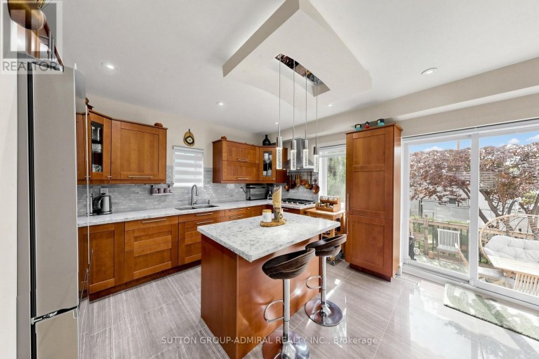 676 VAUGHAN ROAD, Toronto (Oakwood Village), Ontario, M6E2Y6