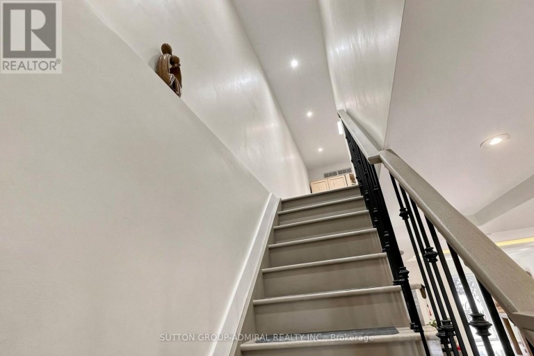 676 VAUGHAN ROAD, Toronto (Oakwood Village), Ontario, M6E2Y6