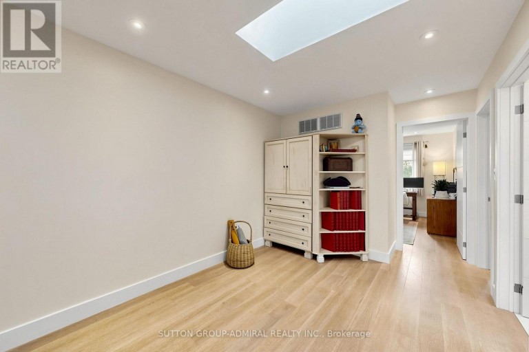 676 VAUGHAN ROAD, Toronto (Oakwood Village), Ontario, M6E2Y6