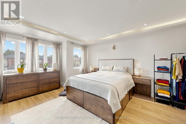 676 VAUGHAN ROAD, Toronto (Oakwood Village), Ontario, M6E2Y6