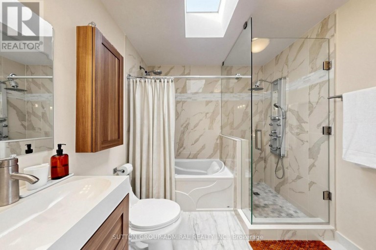676 VAUGHAN ROAD, Toronto (Oakwood Village), Ontario, M6E2Y6