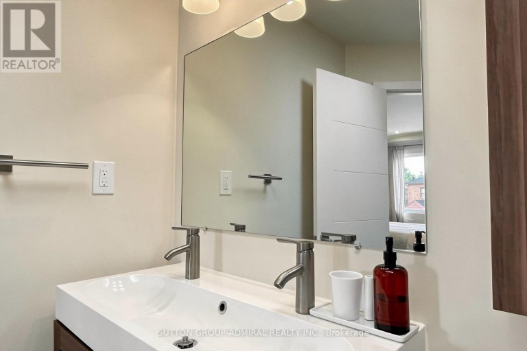676 VAUGHAN ROAD, Toronto (Oakwood Village), Ontario, M6E2Y6