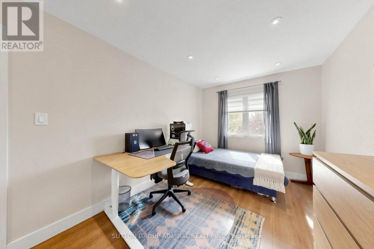 676 VAUGHAN ROAD, Toronto (Oakwood Village), Ontario, M6E2Y6