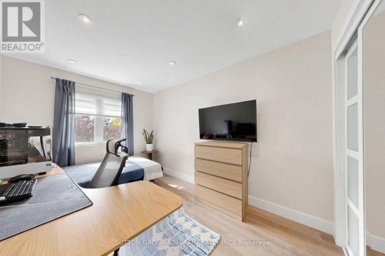 676 VAUGHAN ROAD, Toronto (Oakwood Village), Ontario, M6E2Y6