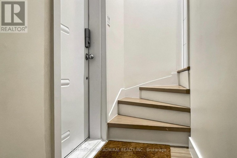 676 VAUGHAN ROAD, Toronto (Oakwood Village), Ontario, M6E2Y6