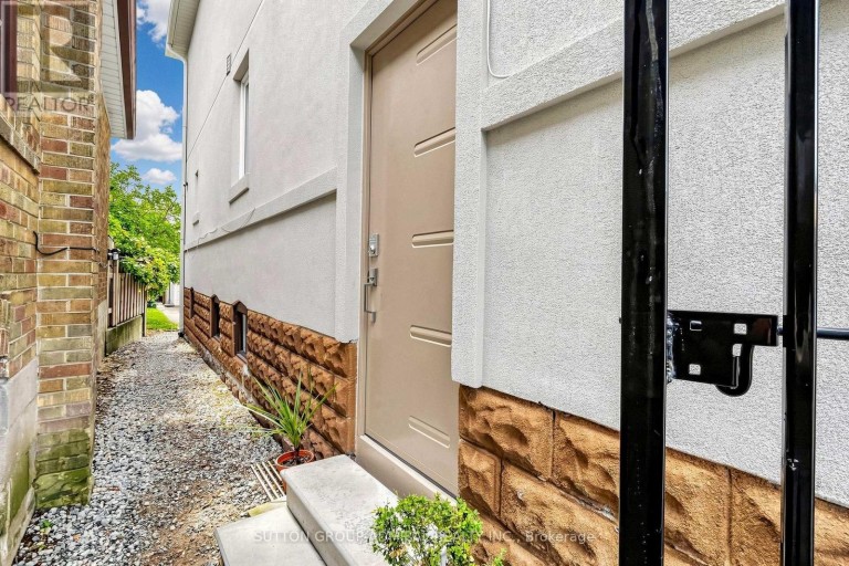 676 VAUGHAN ROAD, Toronto (Oakwood Village), Ontario, M6E2Y6