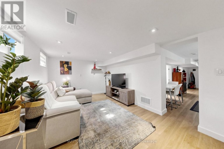 676 VAUGHAN ROAD, Toronto (Oakwood Village), Ontario, M6E2Y6