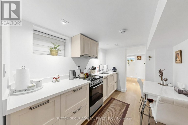 676 VAUGHAN ROAD, Toronto (Oakwood Village), Ontario, M6E2Y6