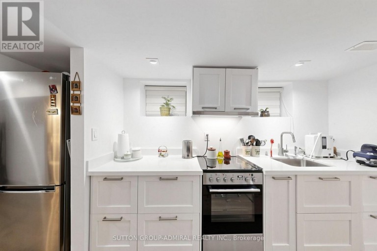 676 VAUGHAN ROAD, Toronto (Oakwood Village), Ontario, M6E2Y6