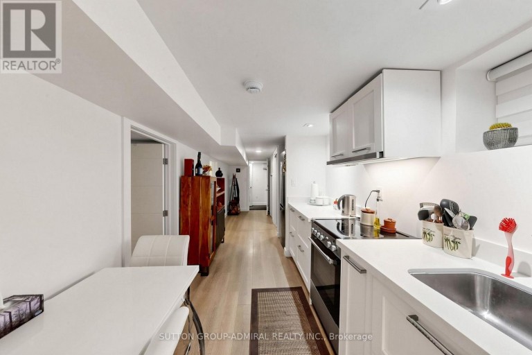 676 VAUGHAN ROAD, Toronto (Oakwood Village), Ontario, M6E2Y6