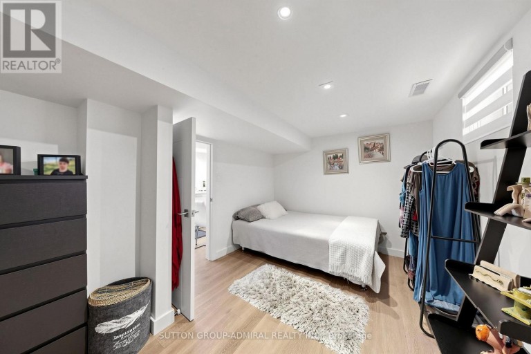 676 VAUGHAN ROAD, Toronto (Oakwood Village), Ontario, M6E2Y6