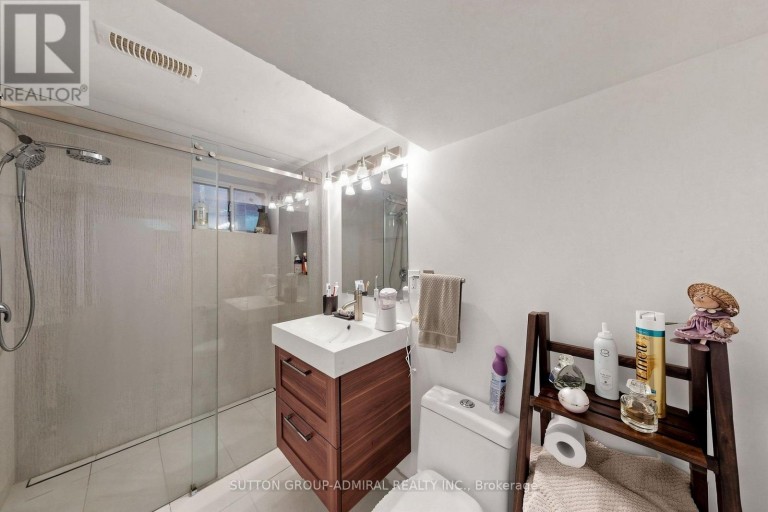 676 VAUGHAN ROAD, Toronto (Oakwood Village), Ontario, M6E2Y6