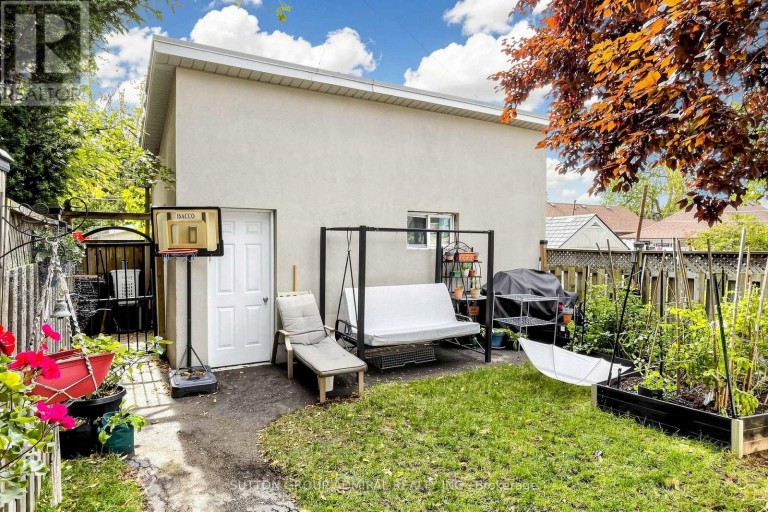 676 VAUGHAN ROAD, Toronto (Oakwood Village), Ontario, M6E2Y6