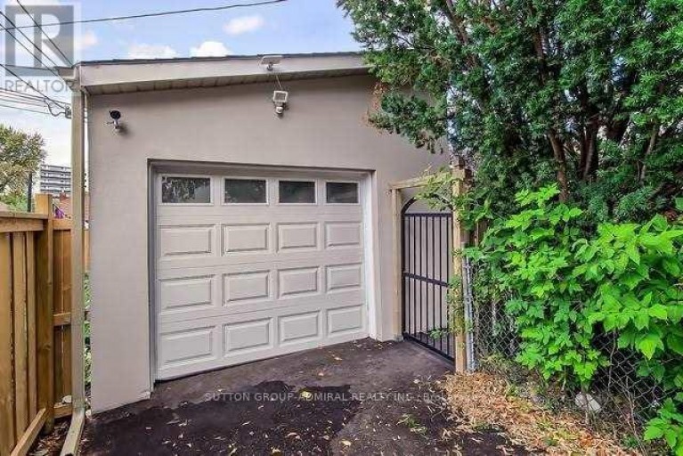 676 VAUGHAN ROAD, Toronto (Oakwood Village), Ontario, M6E2Y6
