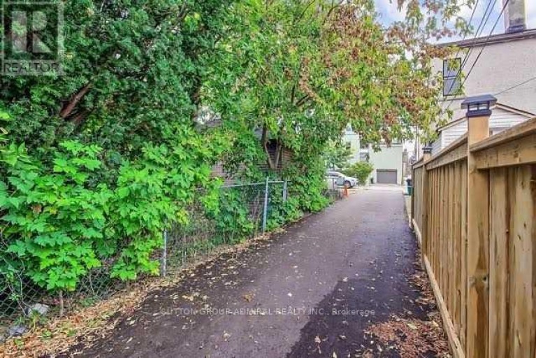 676 VAUGHAN ROAD, Toronto (Oakwood Village), Ontario, M6E2Y6
