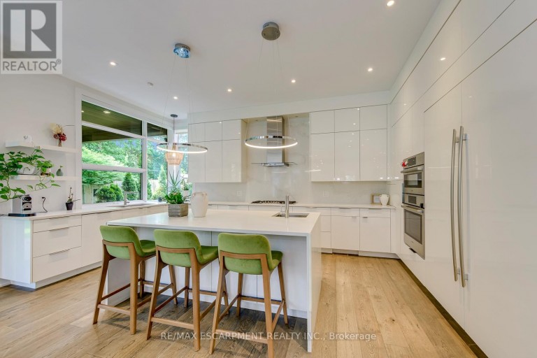 2104 DEVON ROAD, Oakville (FD Ford), Ontario, L6J2N2