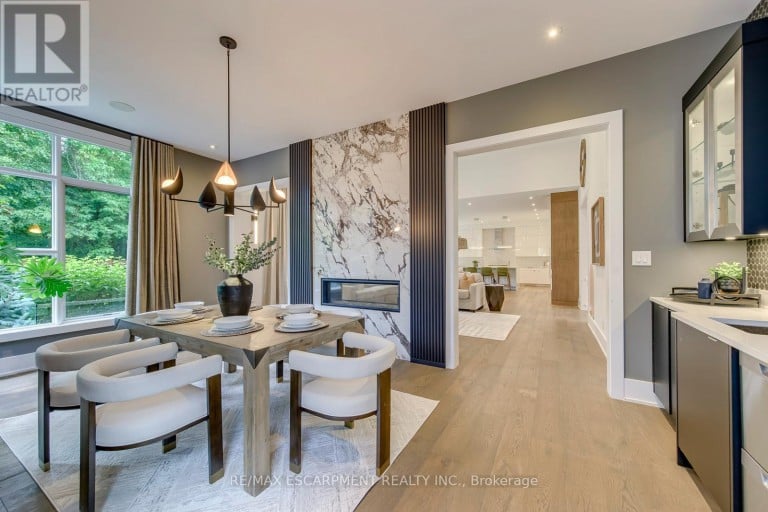 2104 DEVON ROAD, Oakville (FD Ford), Ontario, L6J2N2