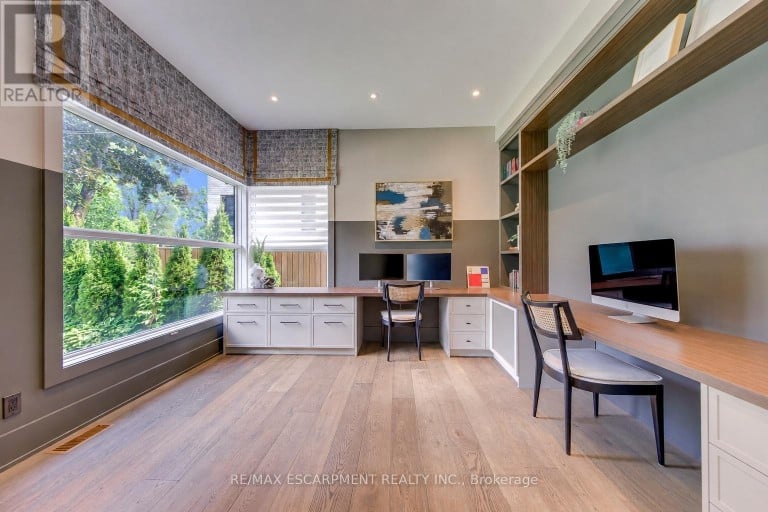 2104 DEVON ROAD, Oakville (FD Ford), Ontario, L6J2N2