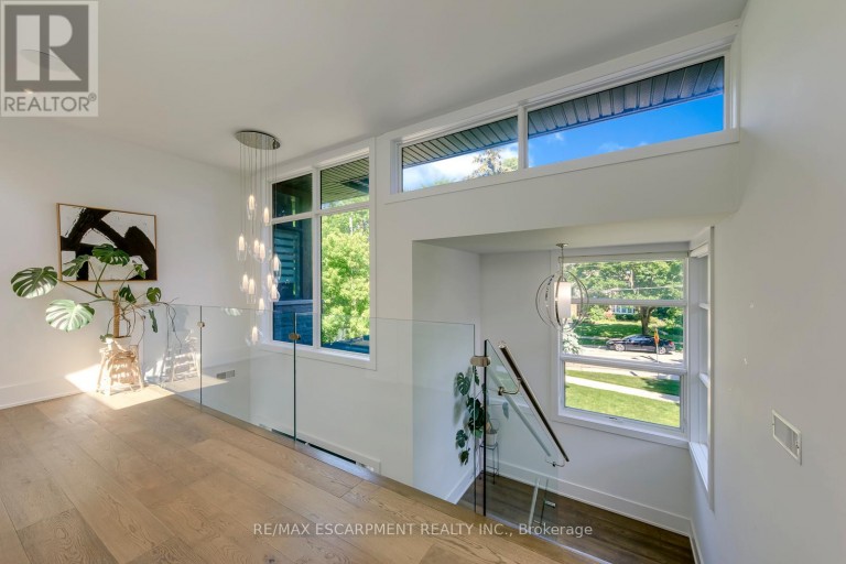 2104 DEVON ROAD, Oakville (FD Ford), Ontario, L6J2N2