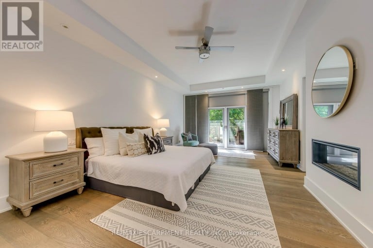 2104 DEVON ROAD, Oakville (FD Ford), Ontario, L6J2N2