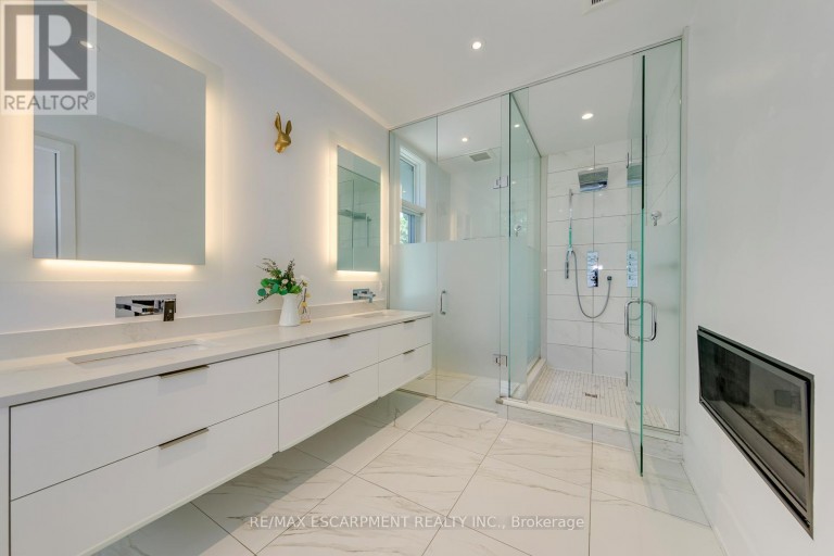 2104 DEVON ROAD, Oakville (FD Ford), Ontario, L6J2N2