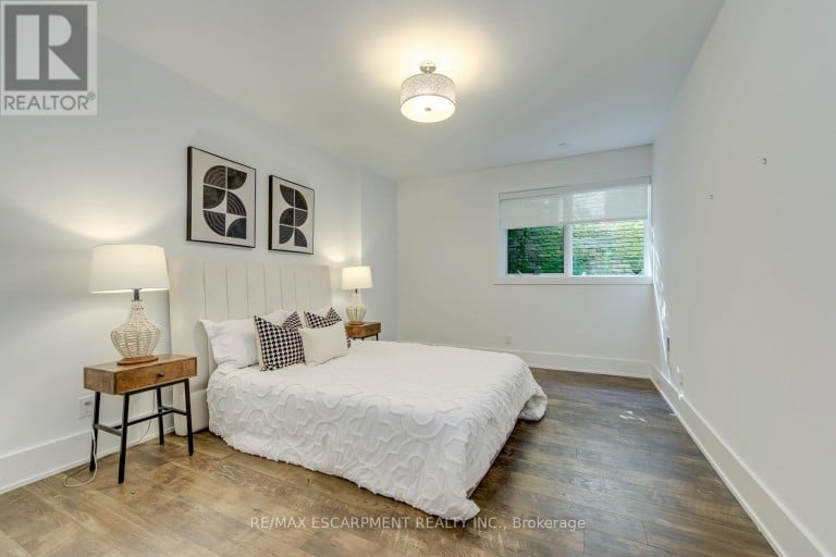 2104 DEVON ROAD, Oakville (FD Ford), Ontario, L6J2N2