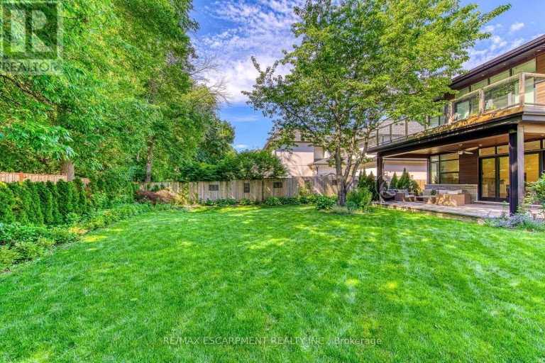 2104 DEVON ROAD, Oakville (FD Ford), Ontario, L6J2N2