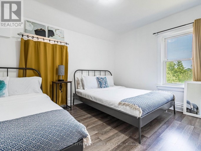 5001 KITCHENER STREET, Niagara Falls (Clifton Hill), Ontario, L2G1A9
