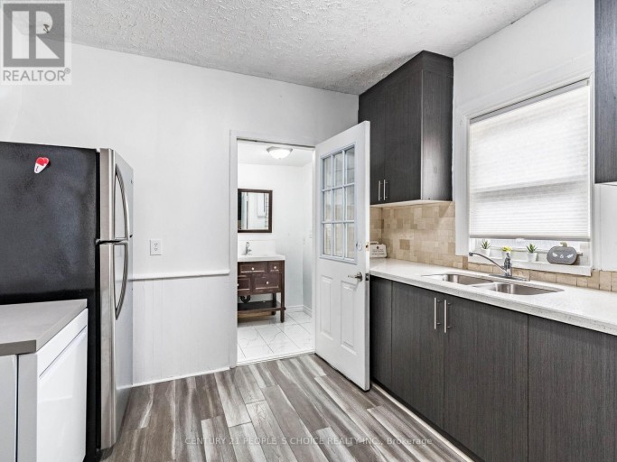 5001 KITCHENER STREET, Niagara Falls (Clifton Hill), Ontario, L2G1A9