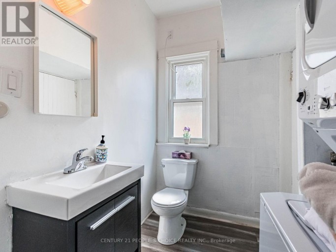 5001 KITCHENER STREET, Niagara Falls (Clifton Hill), Ontario, L2G1A9