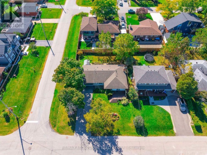 LOWER - 71 LAKESIDE DRIVE, Grimsby (Grimsby Beach), Ontario, L3M2L4