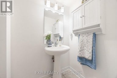 4882 VIENNA COURT Mississauga (Hurontario) Ontario photo 10
