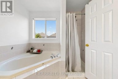 4882 VIENNA COURT Mississauga (Hurontario) Ontario photo 40