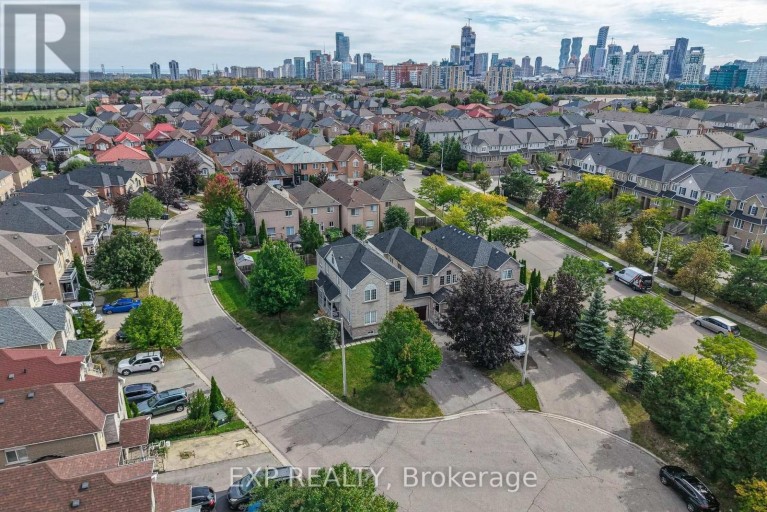 4882 VIENNA COURT, Mississauga (Hurontario), Ontario, L4Z4J2