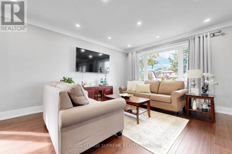 465 MAPLE LEAF DRIVE, Toronto (Maple Leaf), Ontario, M6L1R1