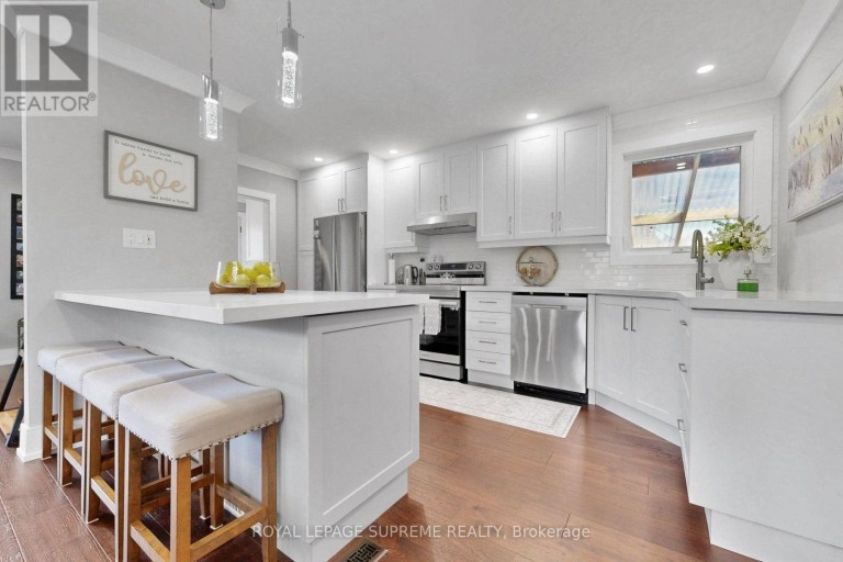 465 MAPLE LEAF DRIVE, Toronto (Maple Leaf), Ontario, M6L1R1