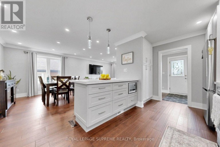465 MAPLE LEAF DRIVE, Toronto (Maple Leaf), Ontario, M6L1R1