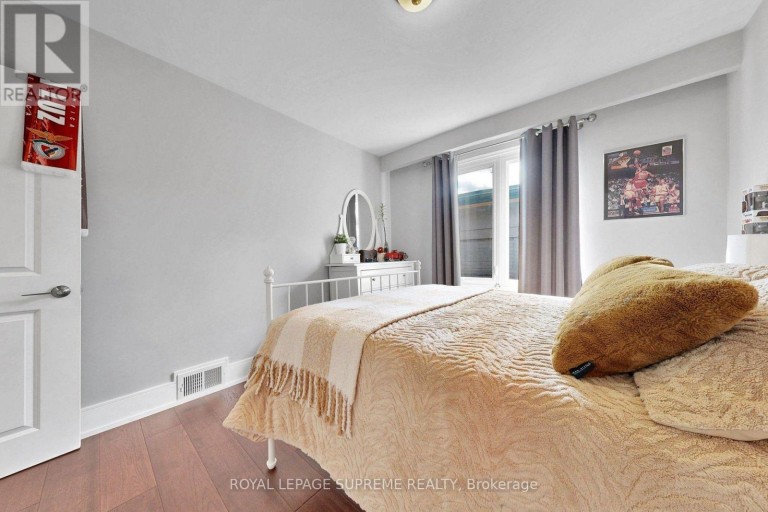 465 MAPLE LEAF DRIVE, Toronto (Maple Leaf), Ontario, M6L1R1