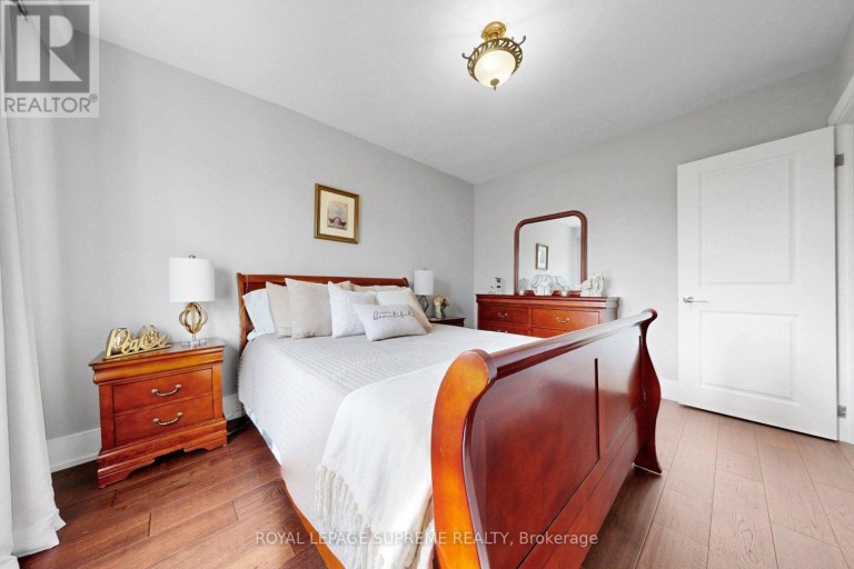 465 MAPLE LEAF DRIVE, Toronto (Maple Leaf), Ontario, M6L1R1
