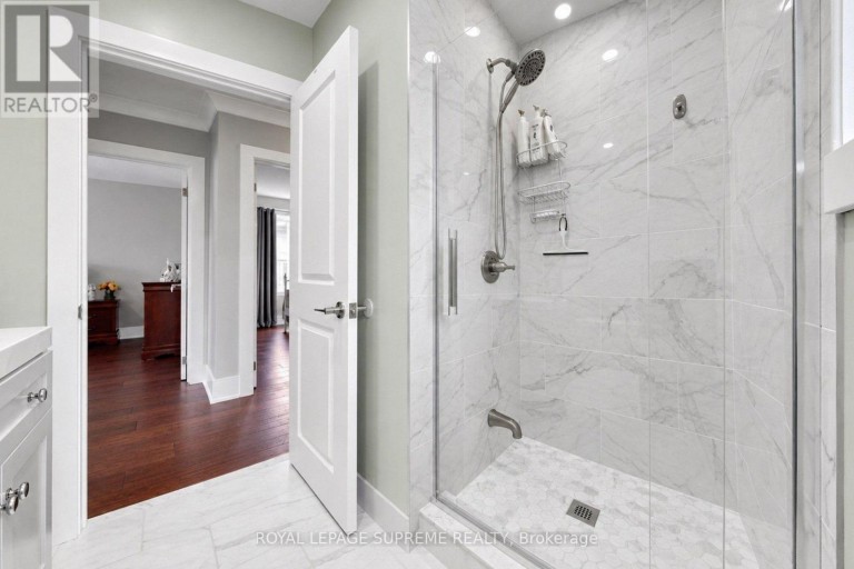 465 MAPLE LEAF DRIVE, Toronto (Maple Leaf), Ontario, M6L1R1