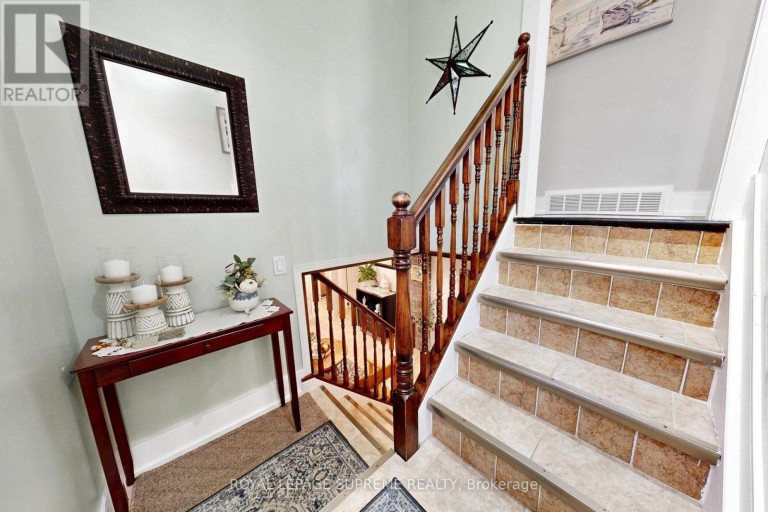 465 MAPLE LEAF DRIVE, Toronto (Maple Leaf), Ontario, M6L1R1