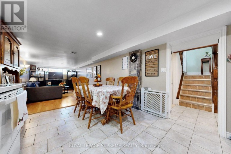 465 MAPLE LEAF DRIVE, Toronto (Maple Leaf), Ontario, M6L1R1