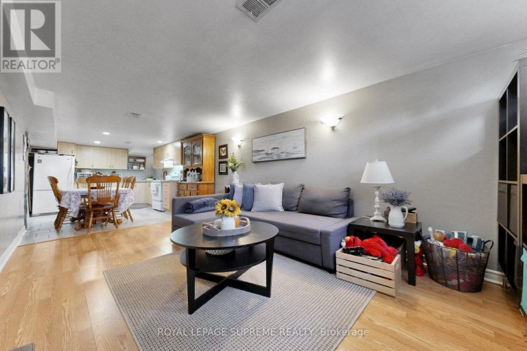 465 MAPLE LEAF DRIVE, Toronto (Maple Leaf), Ontario, M6L1R1