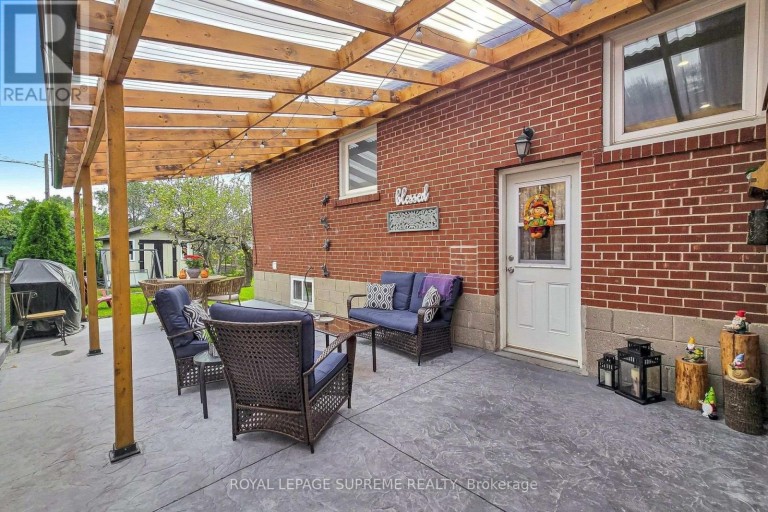 465 MAPLE LEAF DRIVE, Toronto (Maple Leaf), Ontario, M6L1R1